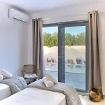 Ioli, Private Swimming Pool, 3 Bedrooms * Glifades